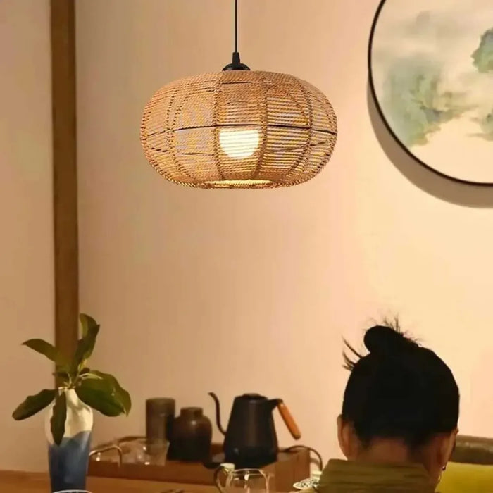 Handgefertigte Papierseil-Pendelleuchte im Wabi-Sabi-Stil für Esstisch und Wohnzimmer – Produktansicht 1