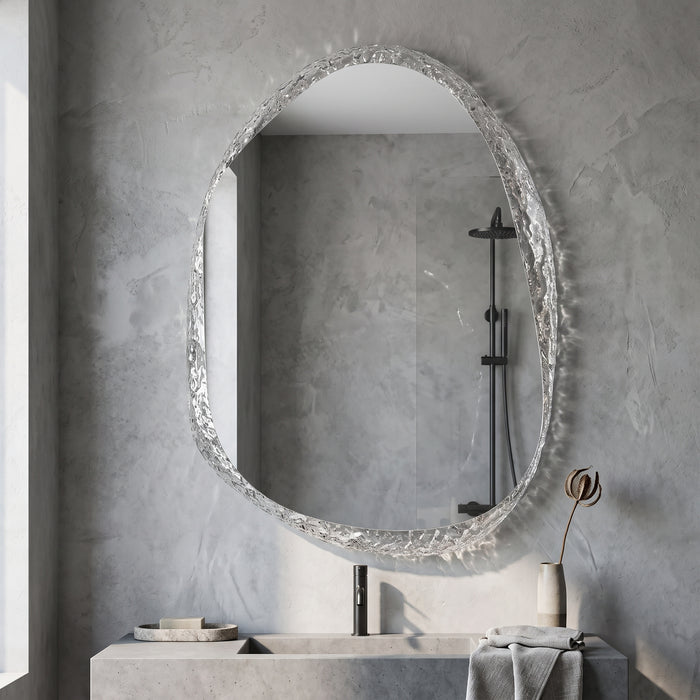 LED Bathroom Mirror Irregular Vanity Mirror With Backlit in einem hellen Wohnraum