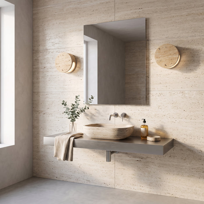 Travertine Duo Wall Light Wabi Sabi Creative Round LED in einem hellen Wohnraum