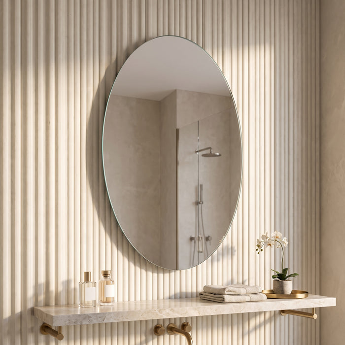 LUVODI 60x80cm Oval LED Backlit Vanity Mirror Modern in einem hellen Wohnraum