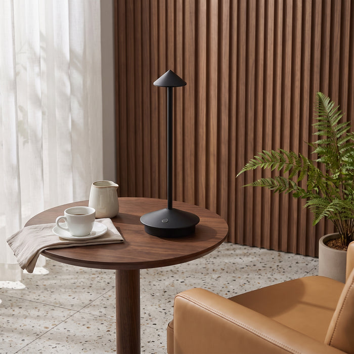 Rechargeable Table Lamp Creative Dining Touch Led Hotel in einem hellen Wohnraum