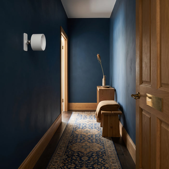LED Indoor Wall Lamps with 2000mah Rechargeable Battery in einem hellen Wohnraum