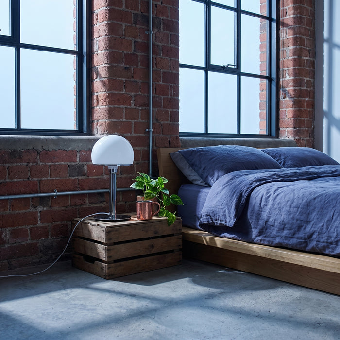 Modern Minimalist LED Floor Lamp Nordic Danish in einem hellen Wohnraum