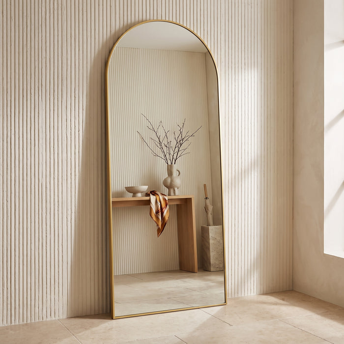 150x50cm Free Standing Floor/wall Mirror Arched Full in einem hellen Wohnraum