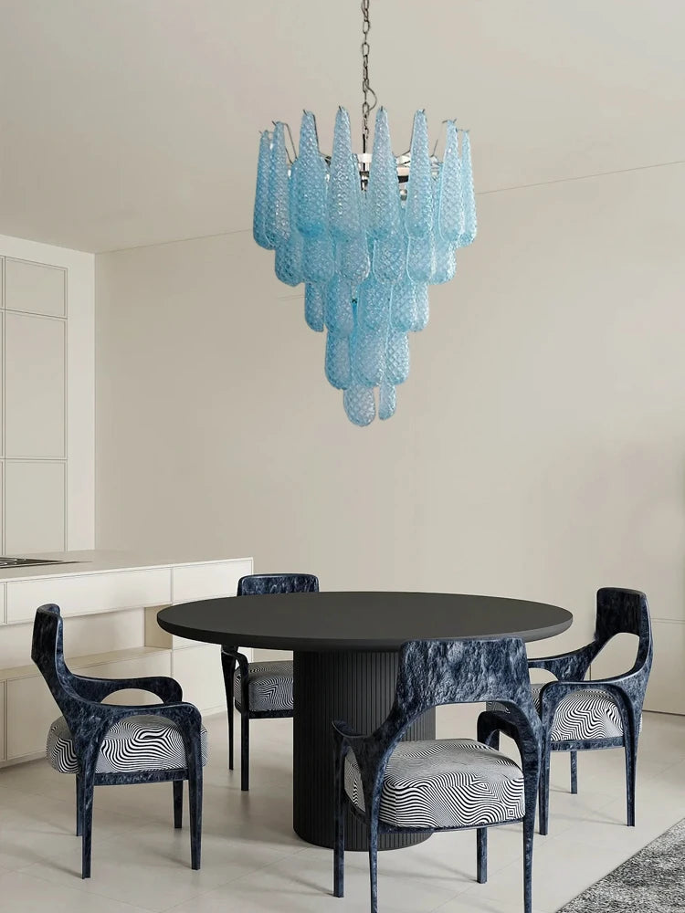 Designbeispiel: Pendelausführung mit blauem Glas.