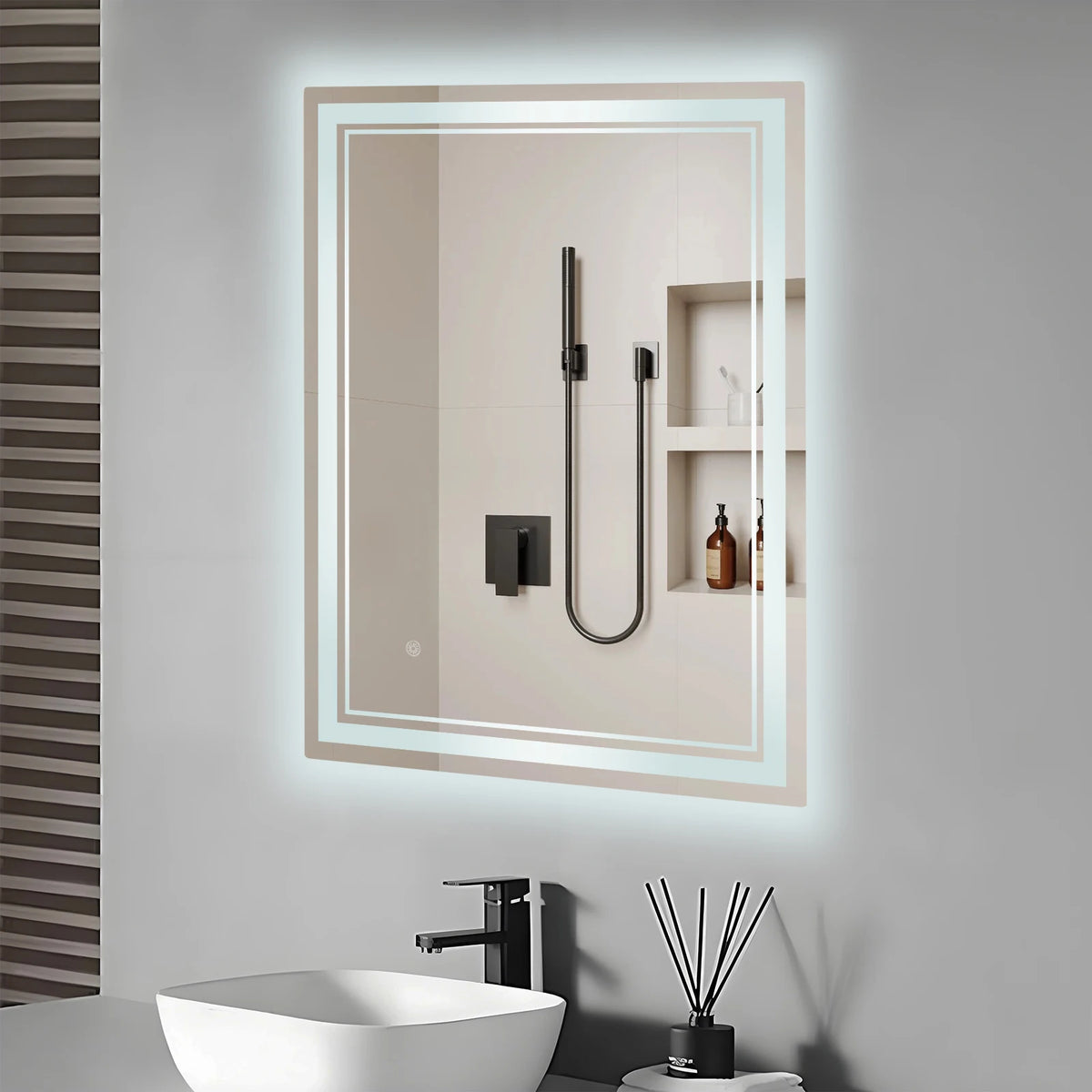 LED-Badspiegel – 60 × 80 cm – rechteckig – dimmbar – Wandmontage – Silber