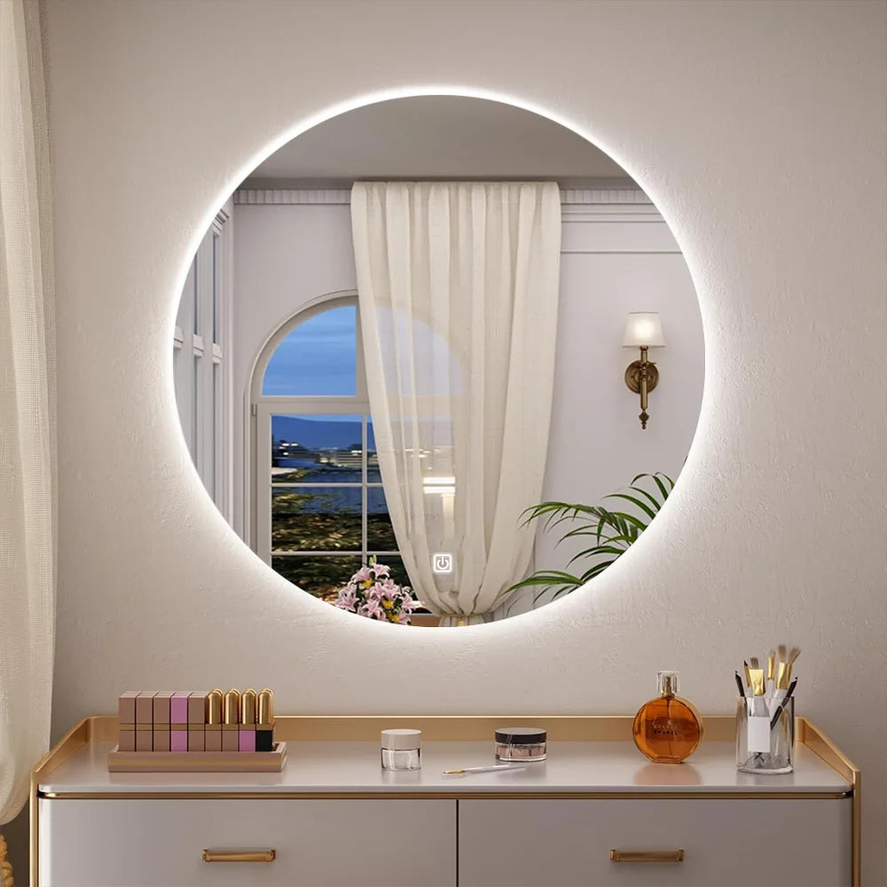 Rundes Spiegeldesign mit Lichtsaum – Raumbeispiel.
