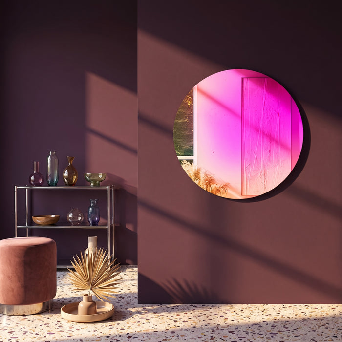 Wall Mirror Colorful Gradients Decor 26‘’ Round Mirror in einem hellen Wohnraum