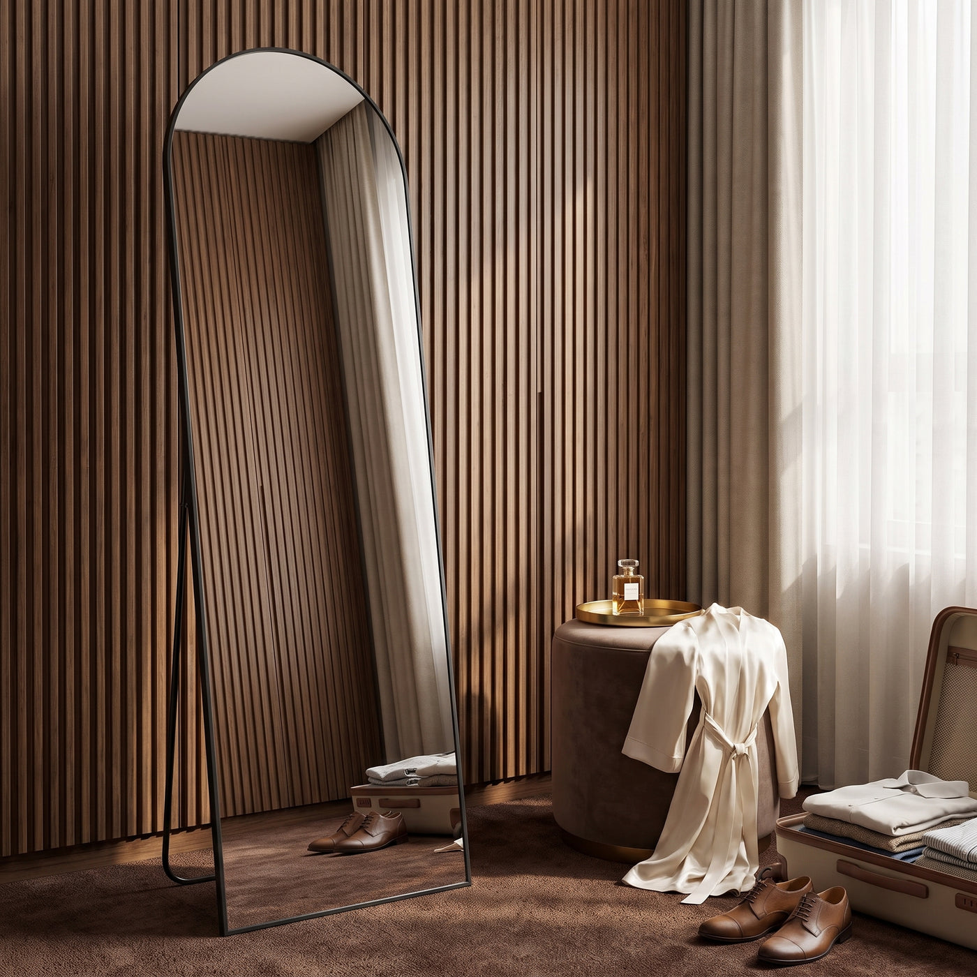 SONGMICS full-length mirror arched stand mirror aluminum in einem hellen Wohnraum