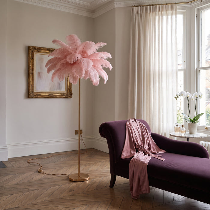 Modern Nordic Ostrich Feather Floor Lamp, Living Room, in einem hellen Wohnraum
