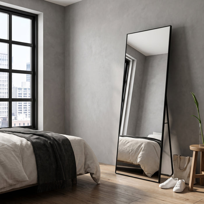 CASSILANDO Full Length Mirror 65" * 24 ", Floor Standing in einem hellen Wohnraum