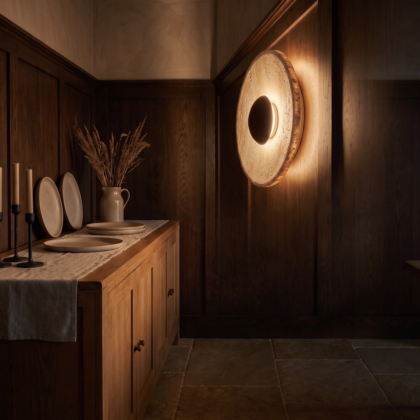 Modern Natural Stone Wall Light Sconce, Dark Wood 25cm eingeschaltet am Abend