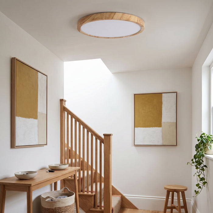 LVL LED Ceiling Light Wood Grain & White 3 in 1 Lighting in einem hellen Wohnraum