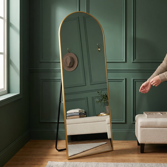 Anajqaqia Tempered Glass Full-length Mirror, Arched in einem hellen Wohnraum