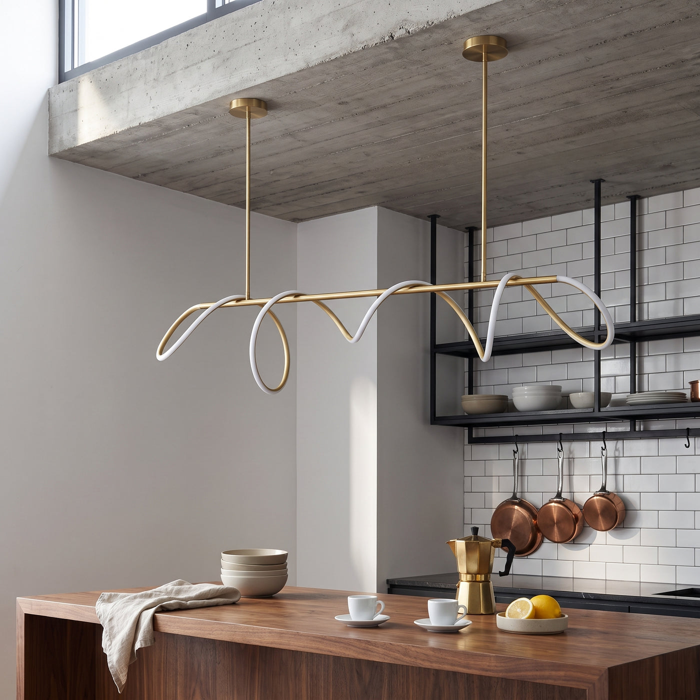 Nordic Led Long Hose Chandelier for Table Dining Room in einem hellen Wohnraum