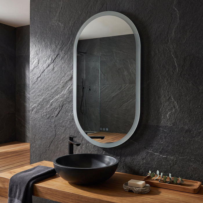 Oval LED Bathroom Mirror Smart Mirrors Dimmable 3 Colors in einem hellen Wohnraum