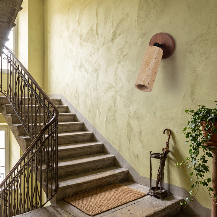 Simple bedroom bed wall lamp designer Japanese wabi-Sabi in einem hellen Wohnraum