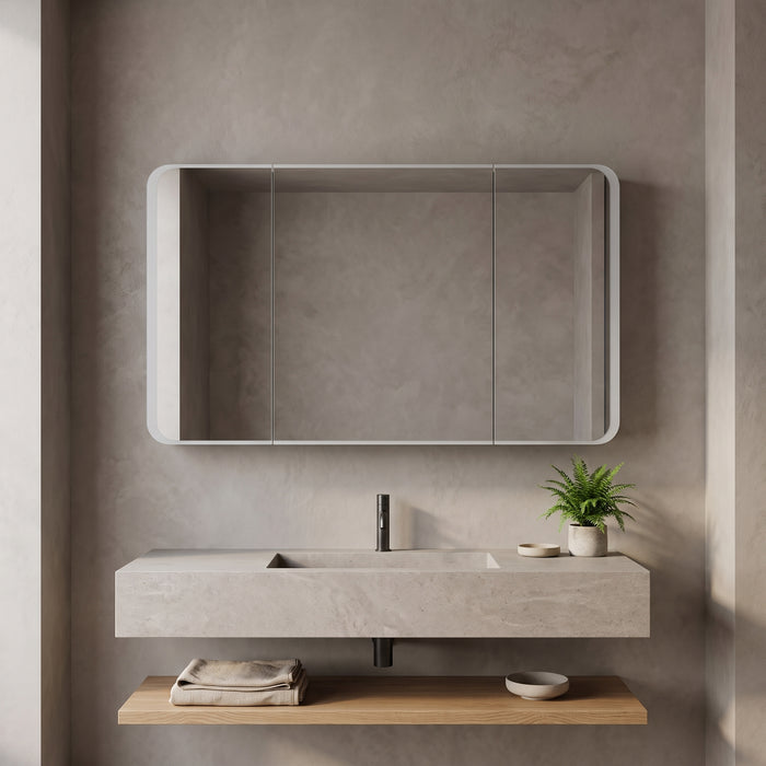 Minimalist Modern Arc-shaped Smart Bathroom Mirror in einem hellen Wohnraum