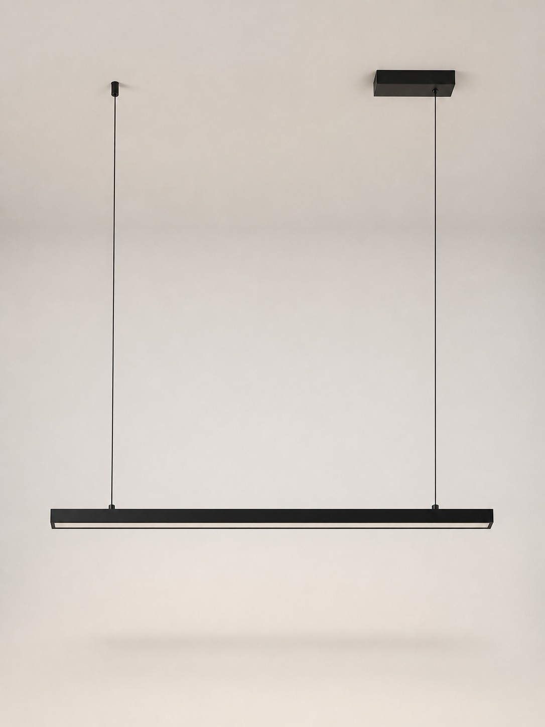 Schwarze einflammige LED-Balkenpendelleuchte 100 cm als freigestellte Produktansicht