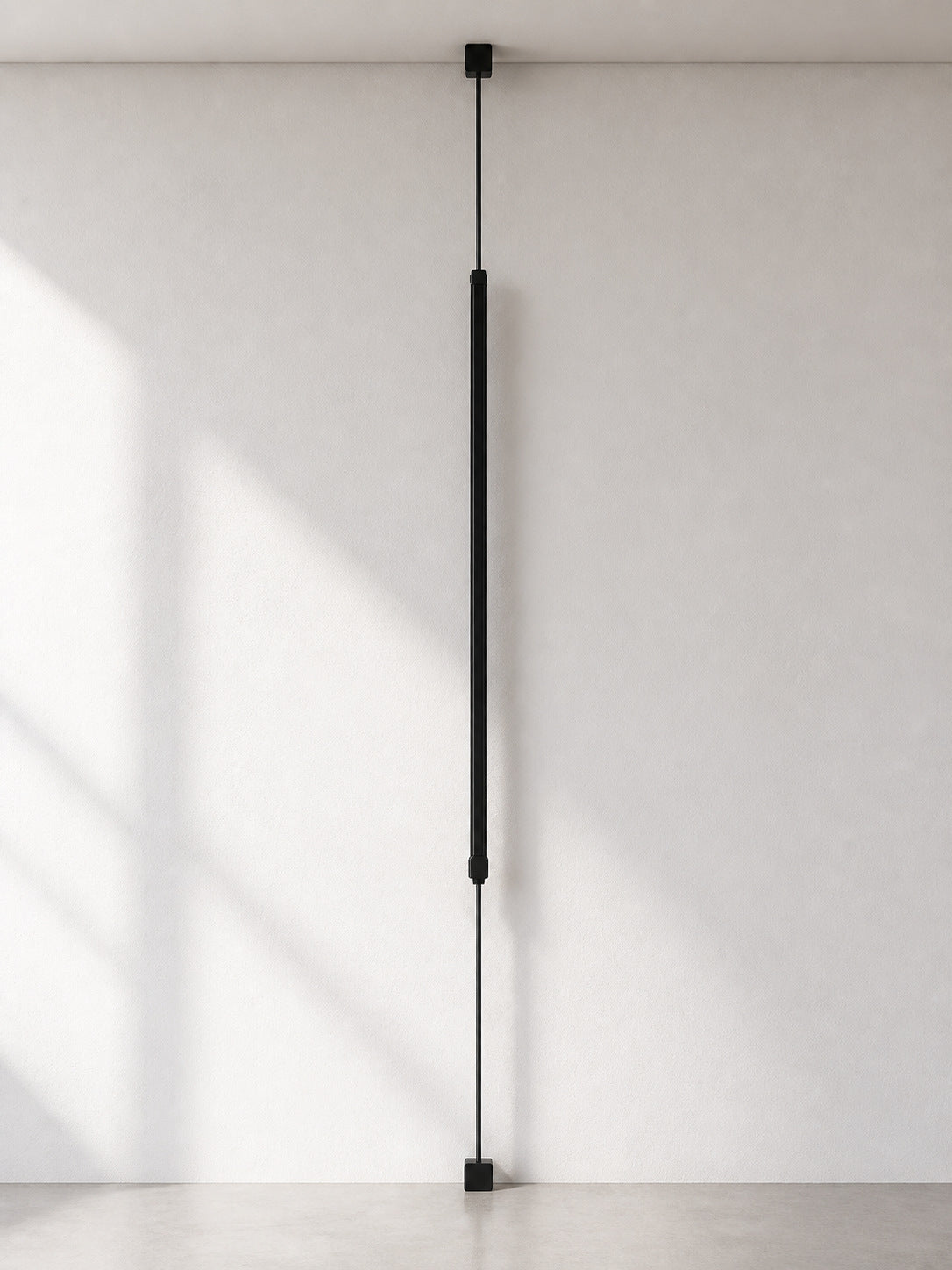 Schwarze Spannleuchte, 120 cm, für die Variante mit Stecker, ausgeschaltet